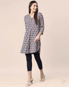 Navy Classic capri legging