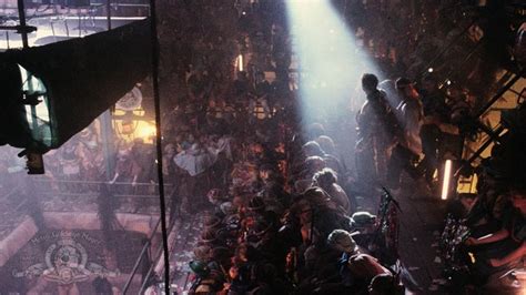 Alien from LA Scenes 的图像结果