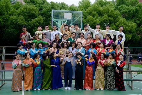 合肥：藏族班学生迎新春-人民图片网