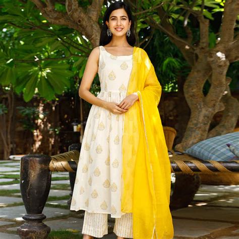 10 Trending Janmashtami Dress for Ladies – Ambraee