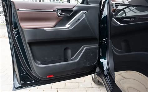 Innova Back View 的图像结果