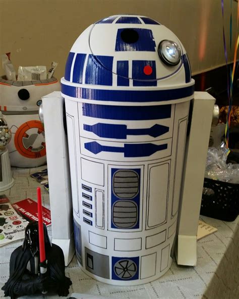 Card2d2 card box for Star Wars themed graduation party. Trash can r2d2 ...