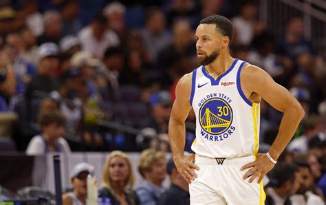 Stephen Curry en su regreso cayó junto a Golden State
