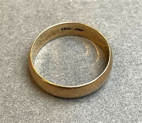 10 Karat Gold Wedding Band - Size: 12