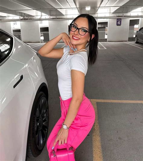 Milan Mirabella - Age, Height, Net Worth, Boyfriend, Wiki, Bio