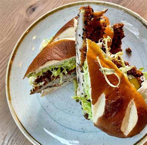 Two Hands | Downtown Nashville