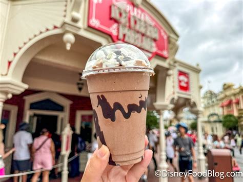 REVIEW: Magic Kingdom's New Snack Is a Delicious Annoyance | the disney ...