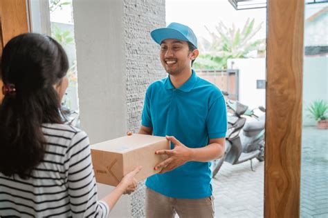 What is a Courier? Courier vs Postal Service