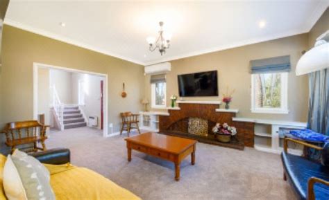 Castle Charm with Modern Interiors, Steps to Shops, Auckland - Book ...