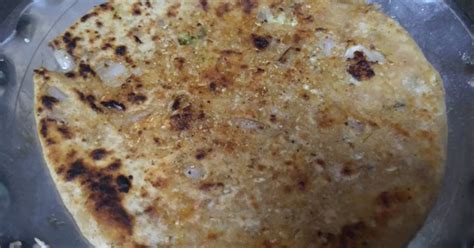 Onion paratha Recipe by Suhani Rathore - Cookpad