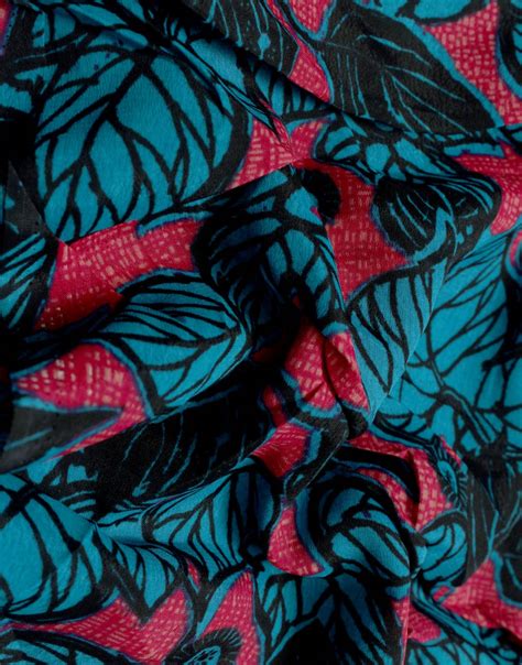 Multicolor Leaf Print on Viscose Moss Crepe Dress Material Fabric ...
