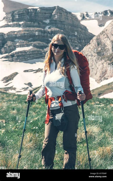 Adventure Travel Girl 的图像结果