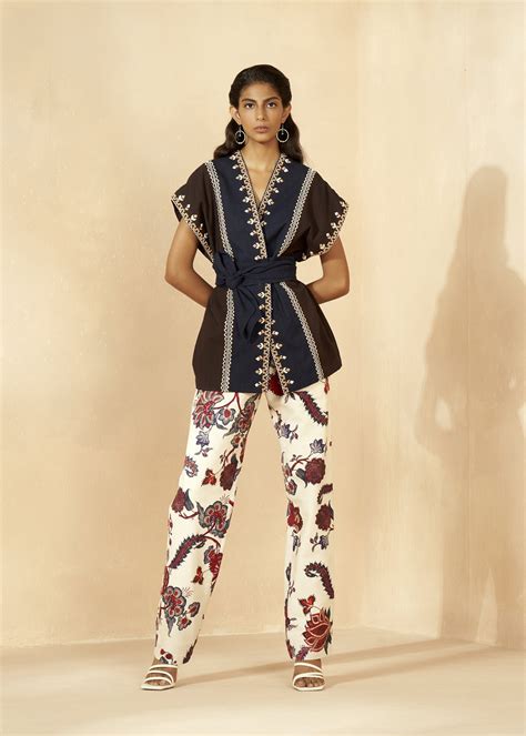 Sleeveless Jacket With Belt – ATSU