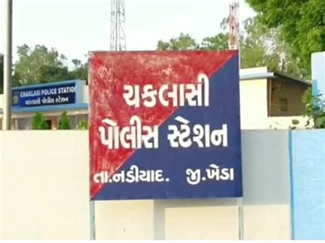 Two men of Anand hired tractors from two farmers of Nadiad and sold ...