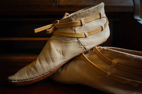 Pin by Clélia Lecourt on Chaussures | Peter pan shoes, Diy shoes ...