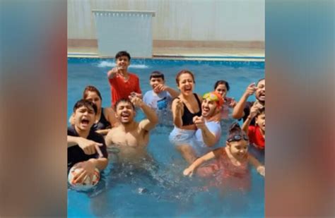 Neha Kakkar Pre Holi Celebration With Family In Pool Dance On Tera Suit ...