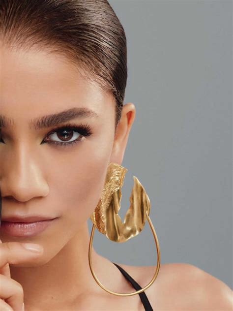 ZENDAYA - Textured Hoops- MISHO - CELEBRITY