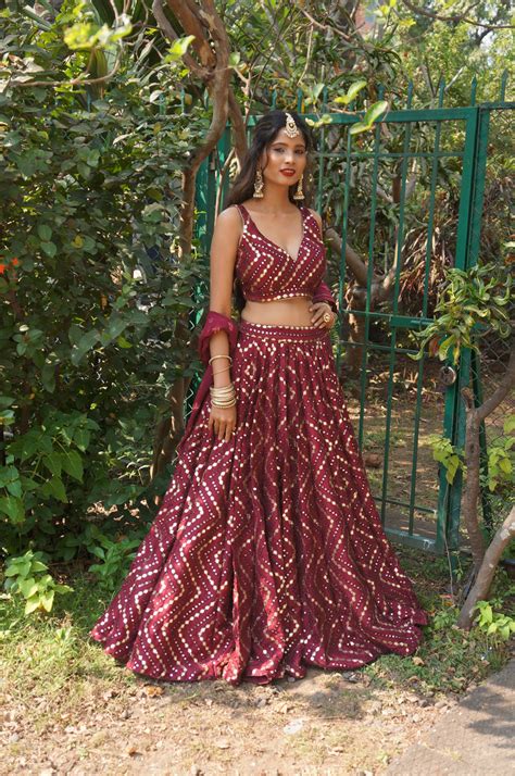 TCR Maroon Foil flared Lehenga! – TheClothingRental