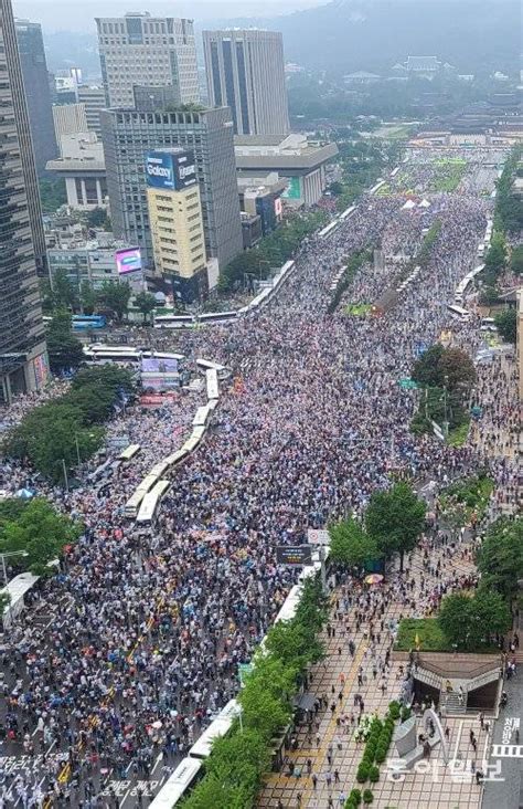 韩国数万人游行反对G20峰会 一名恐怖嫌疑人被捕(组图)-搜狐新闻