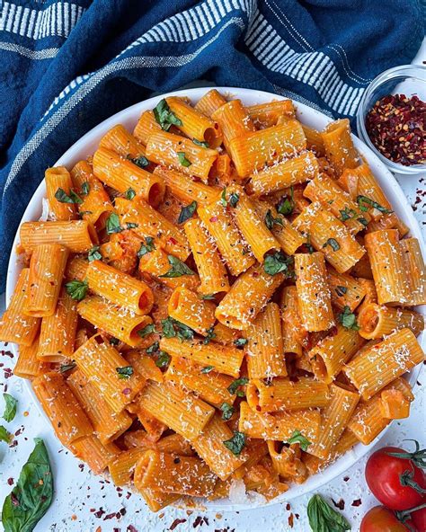Spicy Vodka Pasta Recipe - Everything Delish | Spicy pasta recipes ...