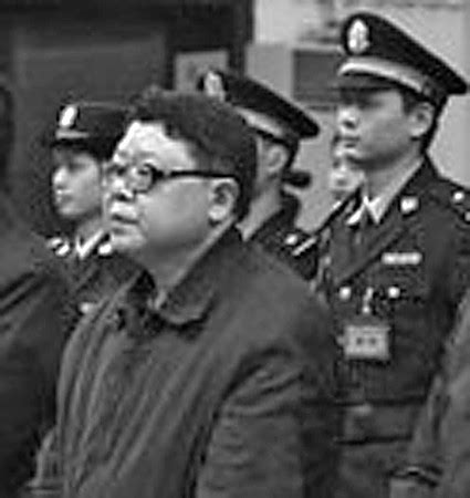 2000年湖南悍匪张君落网：7年杀28人，5个情妇4个被判处死刑