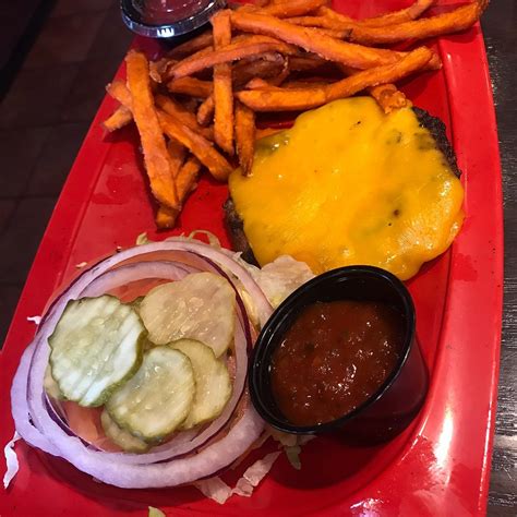 RED ROBIN GOURMET BURGERS AND BREWS, Hendersonville - Reviews