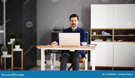 Man Using Computer Professional 的图像结果