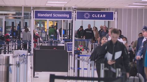 'It's tough' | Houston travelers face major airport delays as shutdown ...
