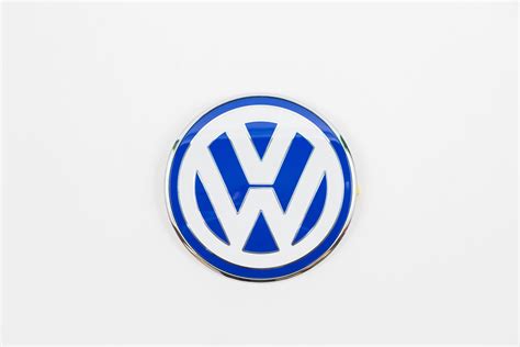 Volkswagen Beetle Classic Front VW Emblem. Logo, emblem, design - 1C085361739A - Genuine ...
