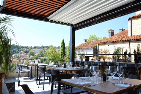 Restaurant Outside 的图像结果