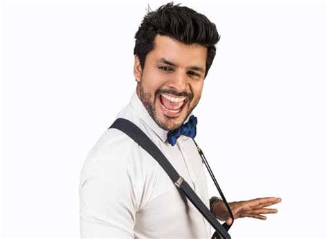 How To Wear Suspenders & Style Them According To The Occasion