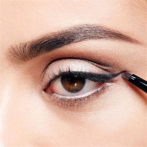 How To Apply Eyeliner For All Eye Shapes – Maybelline India