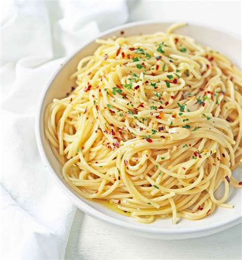 Making Sir Edward's favourite pasta --Spaghetti aglio e olio | Create ...