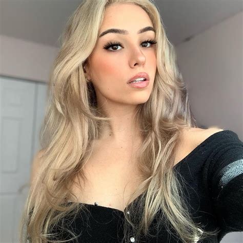 Mimisemaan: Lifestyle, Anime, and Gaming Content Creator - Wawa Productions