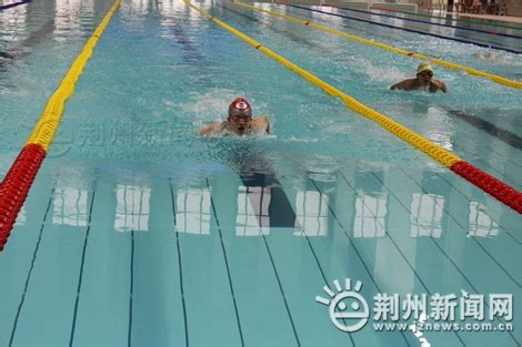 全省中学生游泳比赛在荆州新体育中心拉开帷幕-新闻中心-荆州新闻网