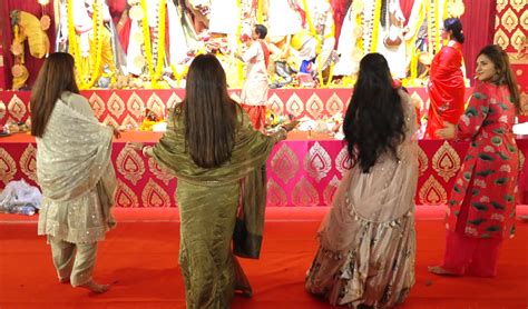 Rani Mukerji performs traditional Dhunuchi dance at Durga Puja celebrations