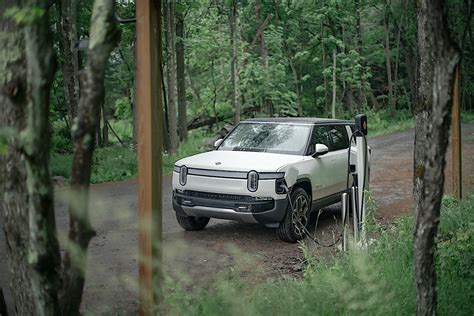 Rivian Releases Massive OTA Software Update, R1S Now Considerably Improved - autoevolution