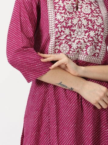 Wine Leheriya Print Kurta with Lucknowi Chikankari Embroidery – Saffron ...