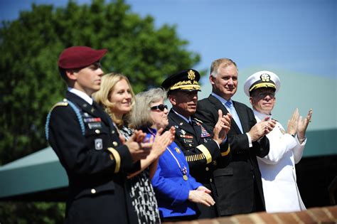 Petraeus garners praise at retirement ceremony | Article | The United ...