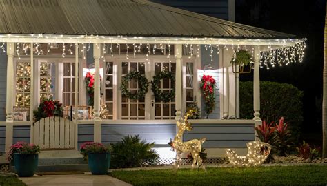 How to Save with AAA on Holiday Meals and Decor