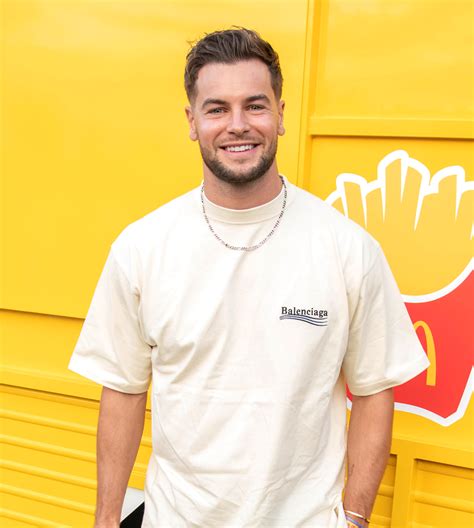 Chris Hughes: 5 Facts About JoJo Siwa's Celebrity Big Brother Costar ...