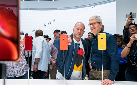 苹果首席设计师乔纳森·艾维宣布离职，但还是会给苹果做事