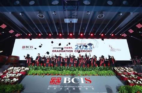 2022年上海国际高中最新梯队排名！这8所学校位列第一梯队_家长_方向_成绩
