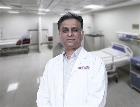 Pancreatic Cancer: Symptoms, Causes & Treatment | SPARSH Hospital