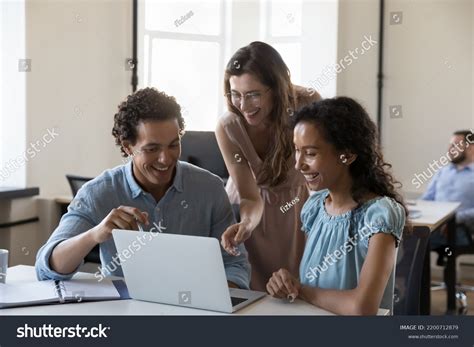 3 People Meeting 的图像结果