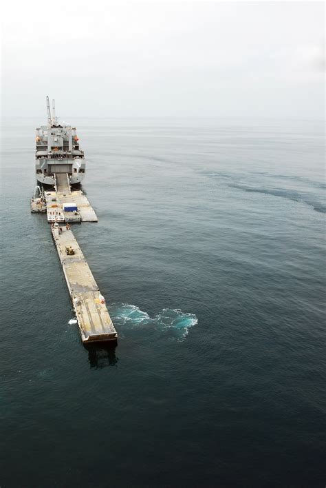 Building an expeditionary port | Article | The United States Army