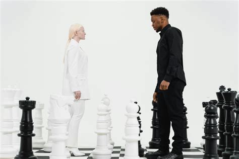 Leadership Black and White Image 的图像结果