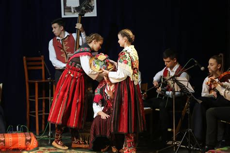 Country Folk 的图像结果