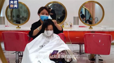 武汉美发店生意咋样？“洗头工”带你一探究竟-中国好故事