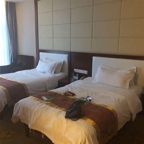 LONGKAI INTERNATIONAL HOTEL (Yijinhuoluo Qi) - Hotel Reviews & Photos ...
